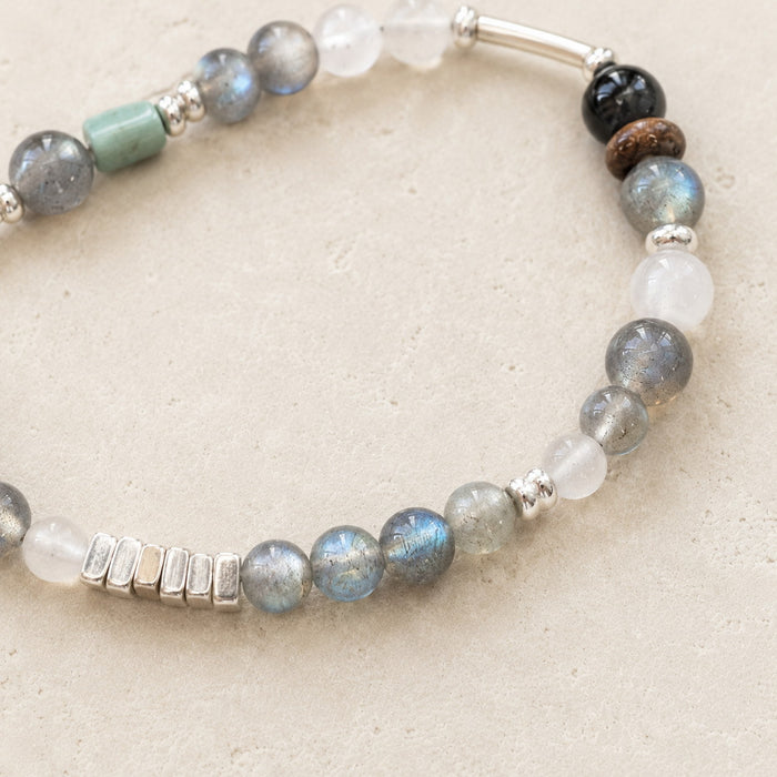 Veiled Light Trace Bracelet